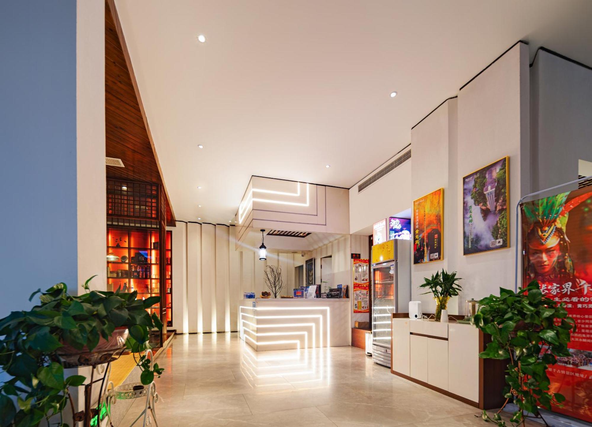 張家界武陵源北岸輕奢客棧 森林公園店 Hotel Zhangjiajie Exterior foto
