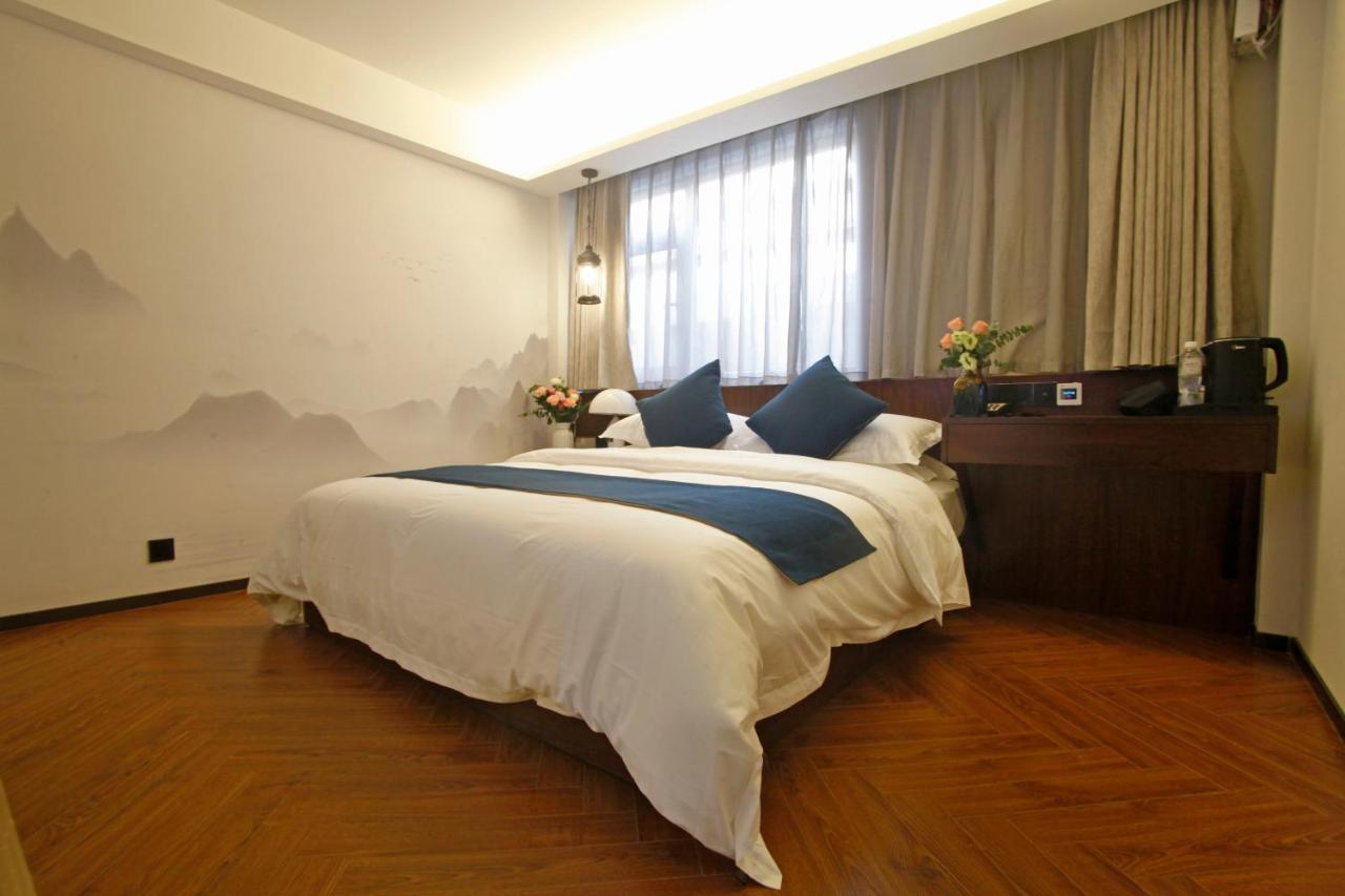 張家界武陵源北岸輕奢客棧 森林公園店 Hotel Zhangjiajie Exterior foto