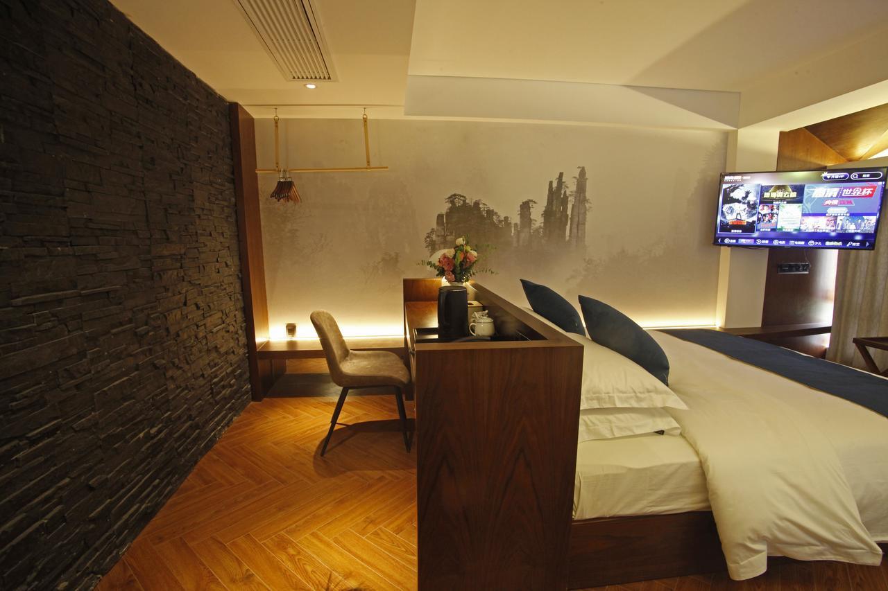 張家界武陵源北岸輕奢客棧 森林公園店 Hotel Zhangjiajie Exterior foto