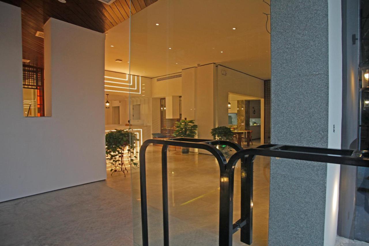 張家界武陵源北岸輕奢客棧 森林公園店 Hotel Zhangjiajie Exterior foto